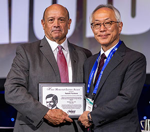 Tom Toner (left) presented the Howe Memorial Lecture Award to Tadashi Furuhara (right).